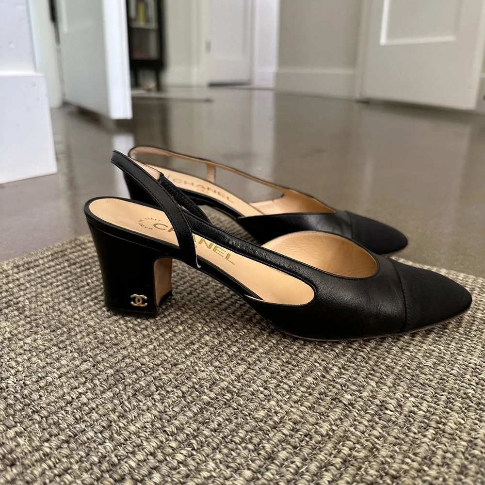 CHANEL Black Interlocking CC Logo Leather Slingback Pumps - Picture 2 of 15